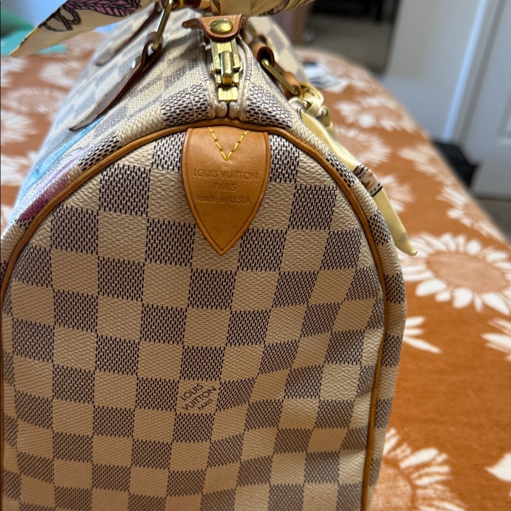 Louis Vuitton Speedy 30 Top-Handle Bag in Cream with Pink Accents. - Picture 8 of 10